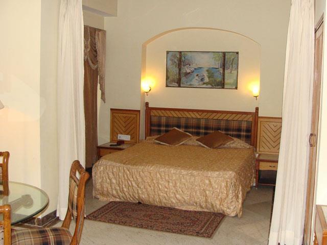 Leo Fort Hotel Jalandhar Extérieur photo